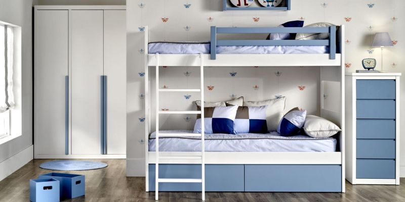Habitación juvenil con litera y cómoda