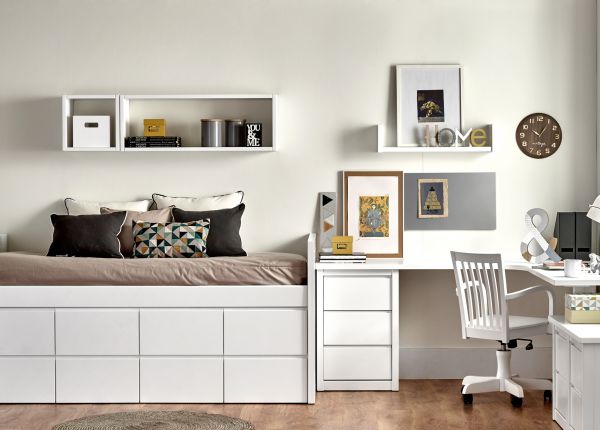 Compacto de una cama con ocho cajones y mesa de estudio